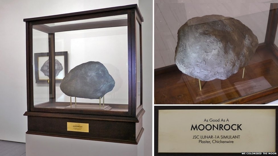 Republic of the Moon fica em cartaz de 10 de janeiro a 2 de fevereiro, no Bargehouse, em Londres. Acima, a obra 'As Good as a Moon Rock', do We Colonized the Moon - We Colonized the Moon