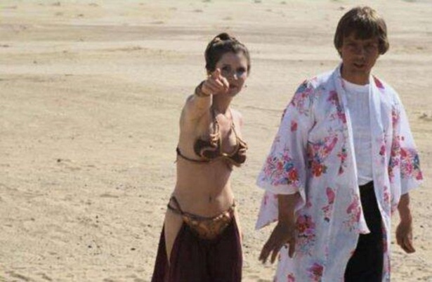 Carrie Fisher e Mark HamilL nos bastidores de "Star Wars", em foto publicada por Peter Mayhew - Reprodução/Twitter/TheWookieeRoars