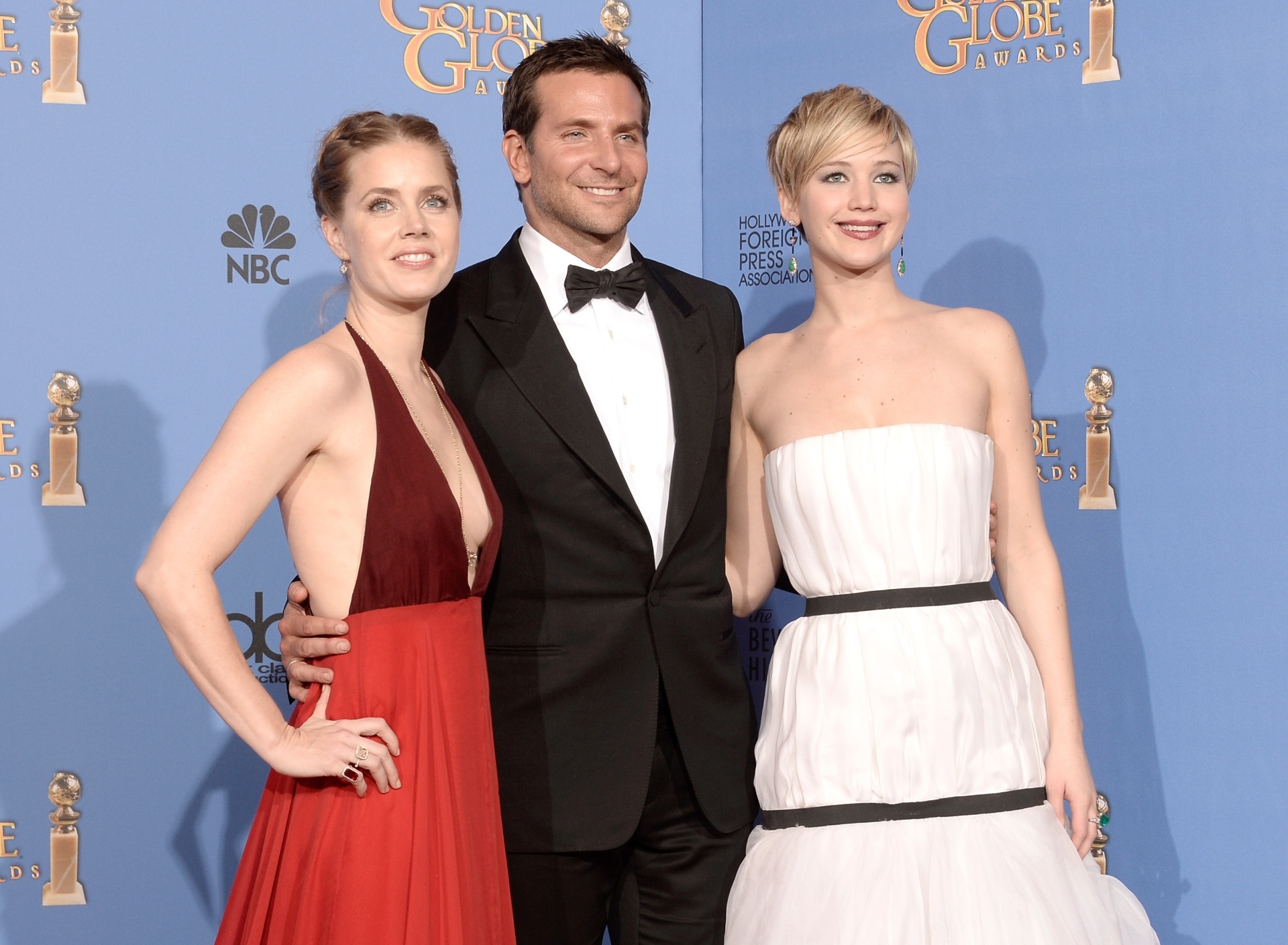 12.jan.2014 - Amy Adams, Bradley Cooper e Jennifer Lawrence, de "Trapaça", posam juntos no Globo de Ouro - Getty Images