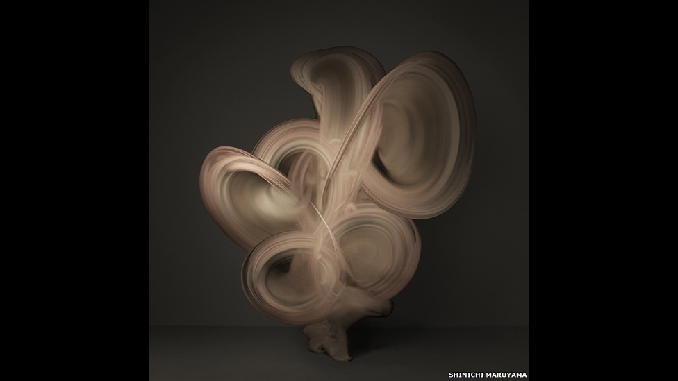 Artista japonês conseguiu efeito instigante sobrepondo imagens de dançarina - Shinichi Maruyama, cortesia da Bruce Silverstein Gallery, NY