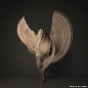 Artista japonês conseguiu efeito instigante sobrepondo imagens de dançarina - Shinichi Maruyama, cortesia da Bruce Silverstein Gallery, NY