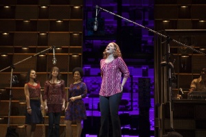 Cena do musical "Beautiful - The Carole King Musical" - REUTERS/Carlo Allegri