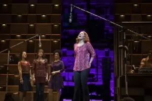 Cena do musical "Beautiful - The Carole King Musical" - REUTERS/Carlo Allegri
