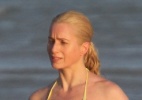 Letícia Spiller mergulha na Praia da Barra - Wallace Barboa/AgNews