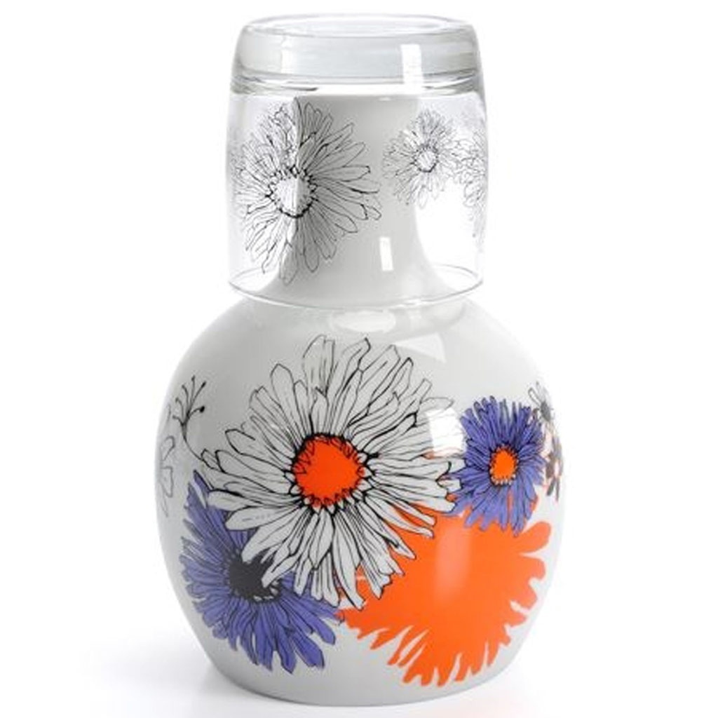 A moringa, além de funcional para os dias mais quentes, pode ser uma peça decorativa. O modelo Magnólia, da Varanda (www.lojavaranda.com.br) é fabricado em porcelana e vidro com estampas florais. Custa R$ 119,90 - Divulgação