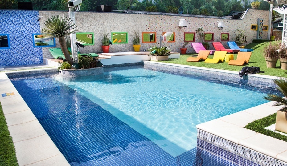 14.jan.2014 - A piscina do "BBB14" é a melhor opção na hora de se refrescarem