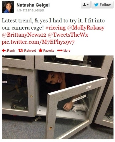 14.jan.2014 - Christina Ricci causou o viral "Riccing" na internet ao aparecer posando dentro de uma geladeira