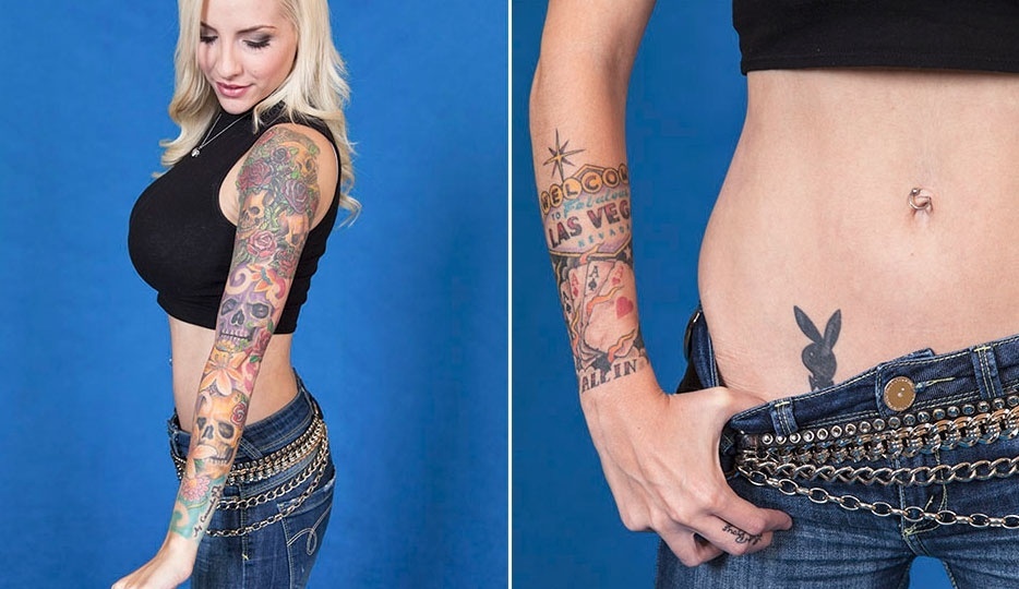 Clara tem os braços tatuados com símbolos de Las Vegas