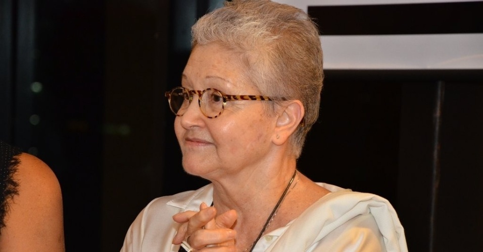 16.jan.2014 - A escritora Maria Adelaide Amaral prestigia o espetáculo "A Última Sessão", no teatro Frei Caneca, em São Paulo