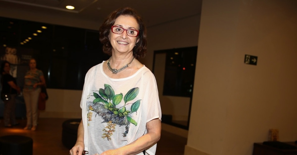 16.jan.2014 - Ana Lúcia Torres prestigia o espetáculo "A Última Sessão", em São Paulo