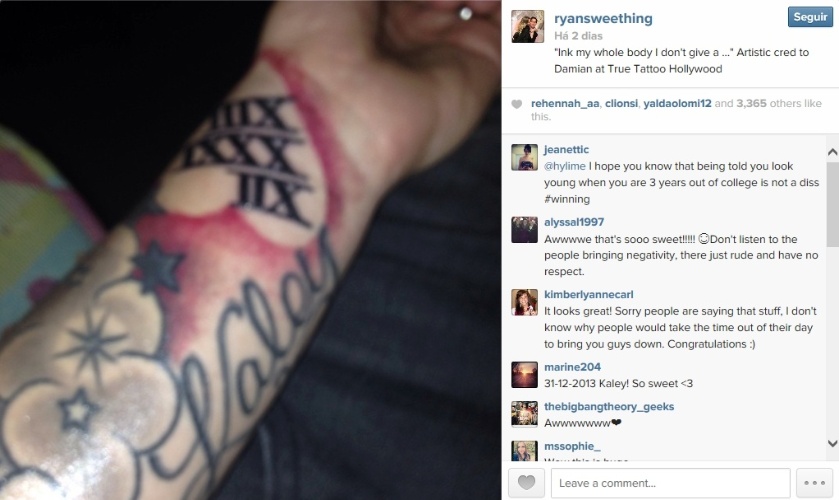 17.jan.2014 - Ryan Sweeting, marido da atriz Kaley Cuoco, mostra a tatuagem em homenagem a atriz