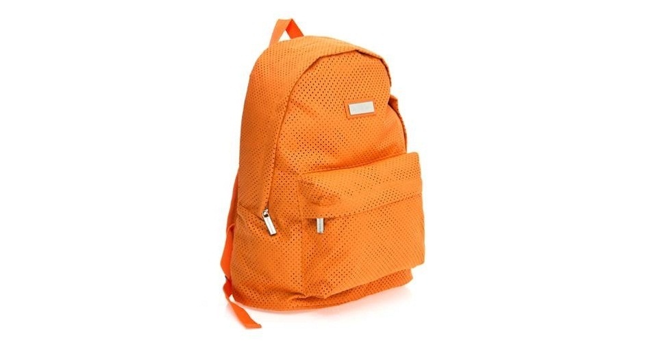Mochila laranja; R$ 359, na Calvin Klein (Tel.: 11 3817-5704). Preço pesquisado em janeiro de 2014 e sujeito a alterações - Divulgação