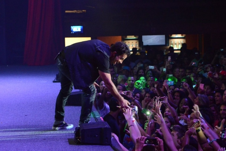 19.jan.2014 - Anderson Di Rizzi grava cena de show de Carlito no Barra Music, no Rio de Janeiro
