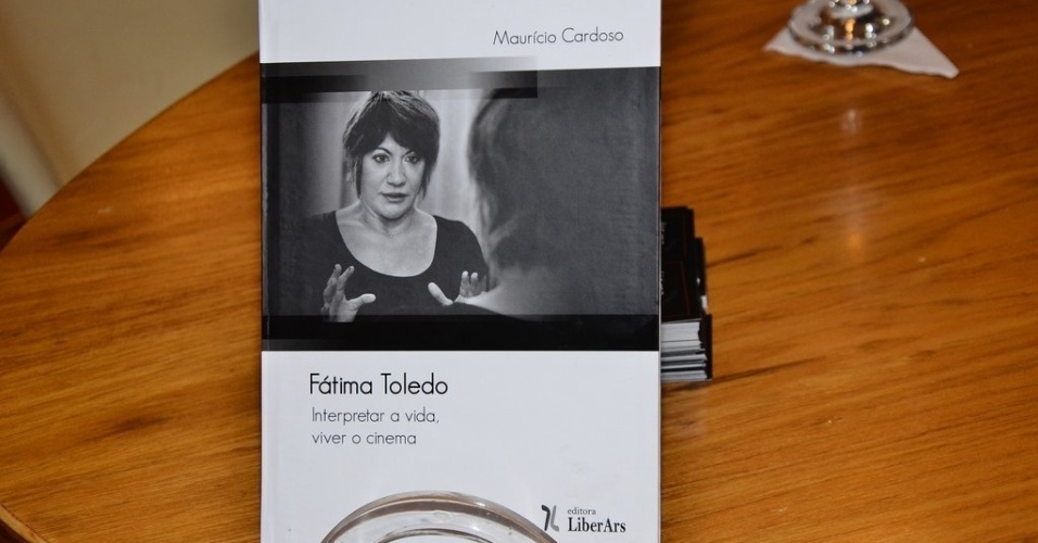 20.jan.2014 - O livro "Interpretar a Vida: Viver o Cinema", da preparadora de elenco Fátima Toledo, lançado na Livraria Cultura, em São Paulo