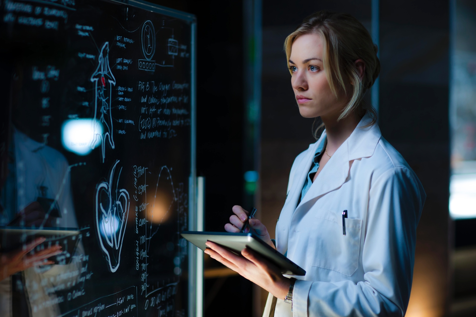 Cena de "Frankenstein: Entre Anjos e Demônios" (2014), de Stuart Beattie - Divulgação/Playarte