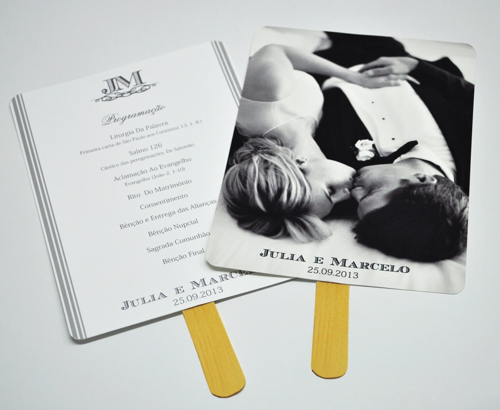 Missal que pode ser usado como leque; da S-Cards (www.scards.com.br), a partir de R$ 12. Disponibilidade e preço pesquisados em janeiro de 2014 e sujeitos a alteração - Divulgação