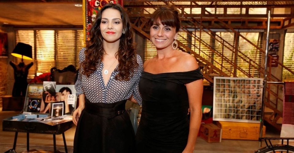 22.jan.2014 - Tainá Muller e Giovanna Antonelli posam juntos no lançamento de "Em Família", próxima novela das nove. Na trama, as duas viverão um romance lésbico