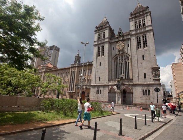 Mosteiro São Bento, ao lado da Estação São Bento do metrô, faz parte do roteiro histórico de São Paulo - Simon Plestenjak/UOL