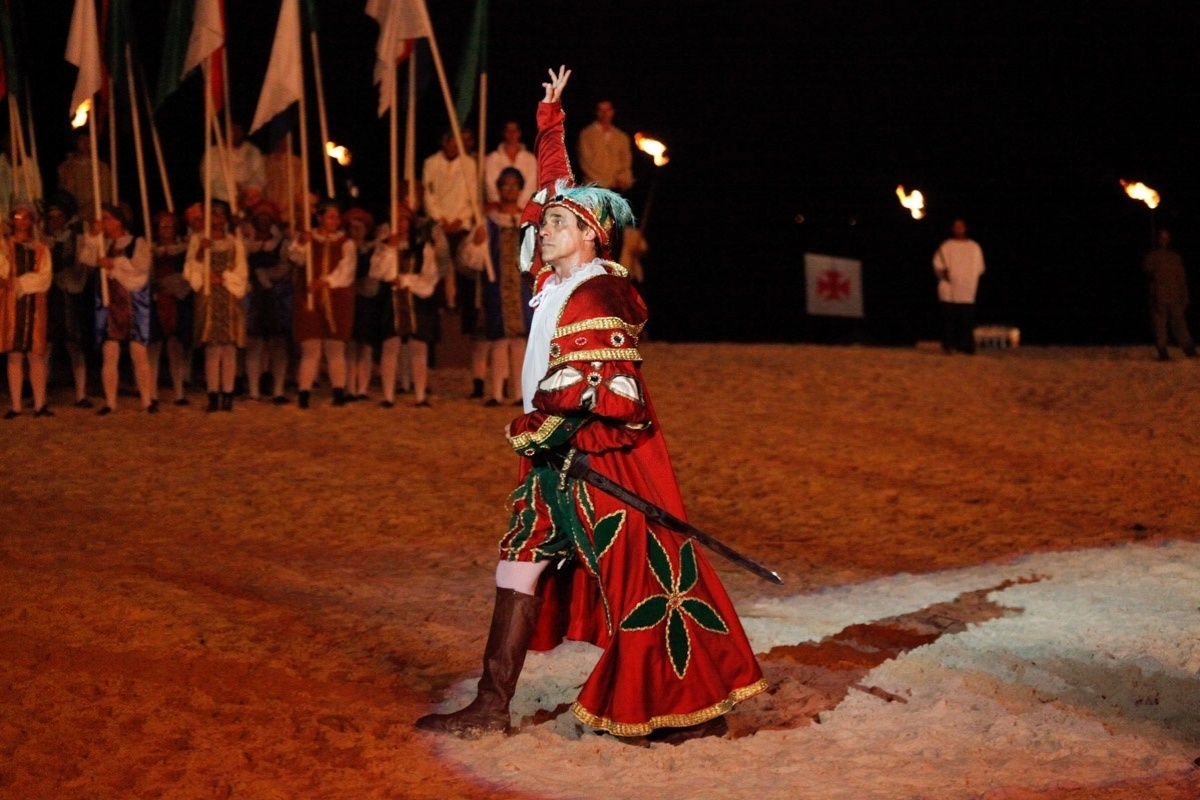 22.jan.2014 - Oscar Magrini vive Martim Afonso de Souza na 32ª encenação da Fundação de São Vicente, no litoral de São Paulo  - Marcos Ribas/Photo Rio News