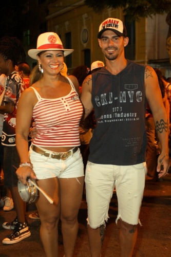 22.jan.2014 - Viviane Araújo levou o namorado Radamés para o ensaio técnico da Salgueiro, no Rio de Janeiro