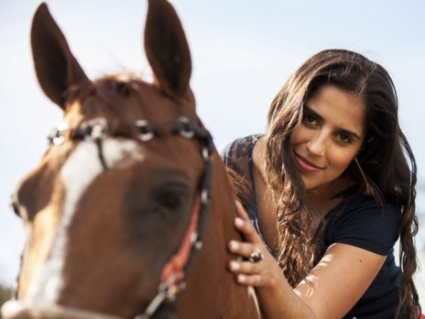 Camilla Camargo será Ana, uma domadora de cavalos 