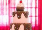 Aprenda a decorar um bolo com pasta americana para festas infantis - Rodrigo Capote/UOL