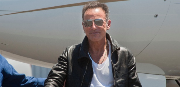 Bruce Springsteen chega à Cidade do Cabo, na África do Sul, para dar início a sua turnê mundial com show no dia 26 - Rodger Bosch/AFP