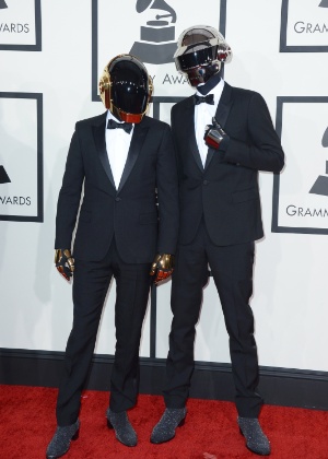 26.jan.2014 - Daft Punk chega à cerimônia da 56ª edição do Grammy. - Reuters