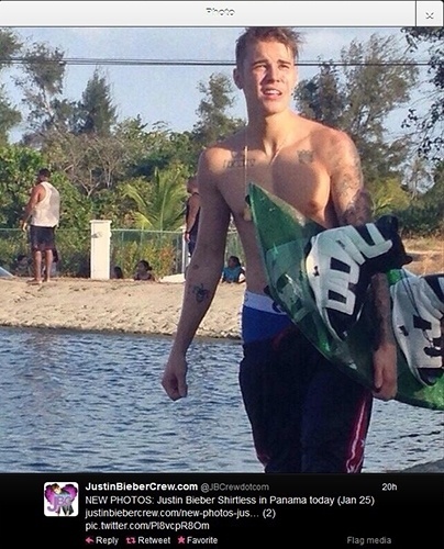 26.jan.2014 - Fã flagra Justin Bieber curtindo praia no Panamá, dias após ser detido pela polícia