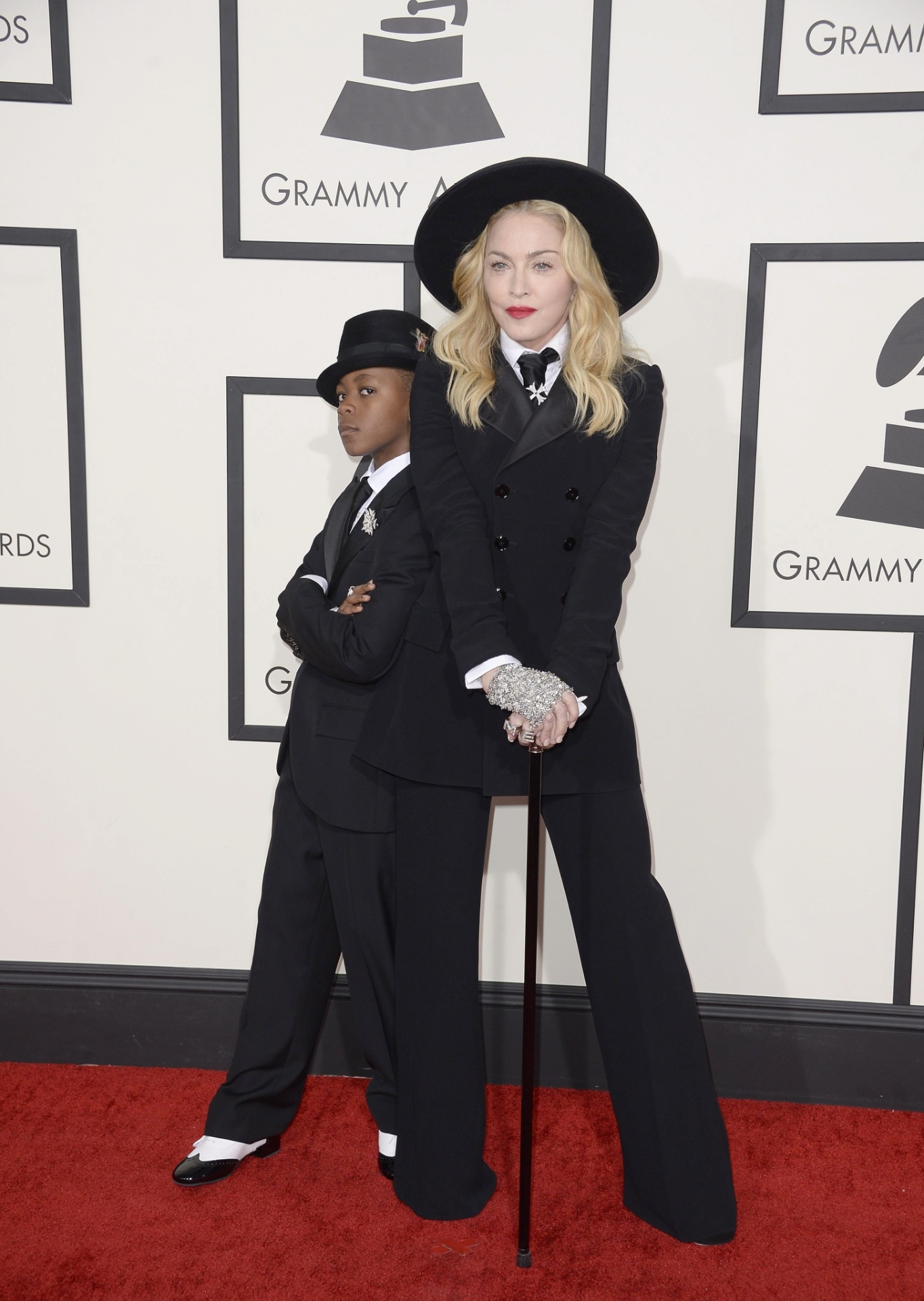 26.jan.2014 - Madonna chega à cerimônia da 56ª edição do Grammy. A cantora celebrou o casamento gay com Macklemore & Ryan Lewis na premiação cantando um de seus maiores sucessos, "Open Your Heart". - Reuters