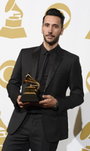 26.jan.2014 - O produtor e DJ Cedric Gervais chega para o Grammy 2014, em Los Angeles