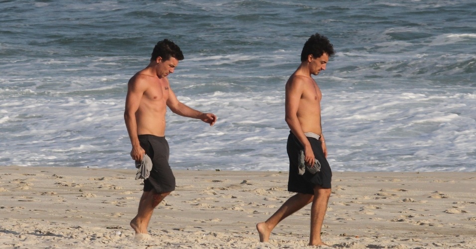27.jan.2014 - Di Ferrero é flagrado fazendo exercícios na Praia da Barra da Tijuca, Zona Oeste do Rio de Janeiro