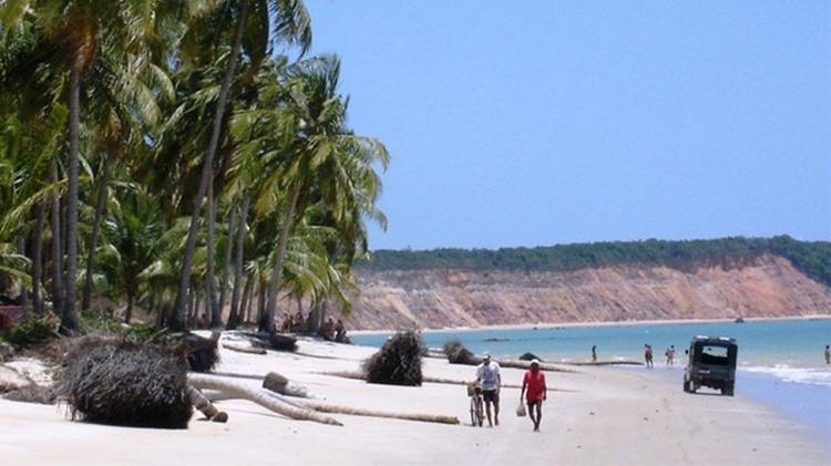 Praia de Carro Quebrado, em Barra de Santo Antônio (AL)