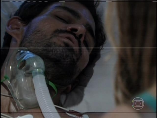 Já no hospital San Magno, em estado muito grave, Ninho avisa à Paloma que Aline vai viajar para a Bélgica
