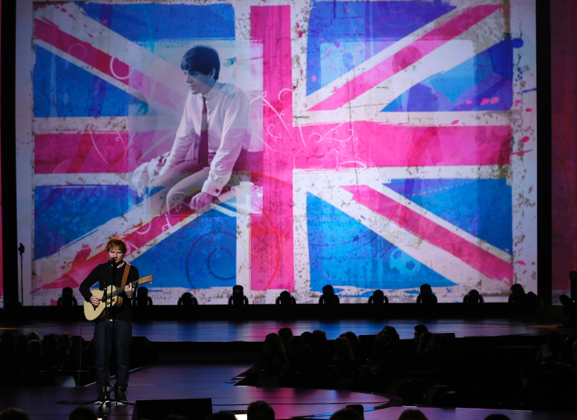 27.jan.2014 - O cantor Ed Sheeran participa da gravação do especial "The Night That Changed America: A Grammy Salute To The Beatles", que comemora 50 anos da primeira aparição dos britânicos na TV norte-americana, no programa "The Ed Sullivan Show" - Mario Auzuoni/Reuters