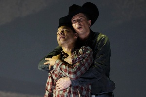 O tenor americano Tom Randle e o barítono canadense Daniel Okulitch participam de ensaio da versão em ópera de "O Segredo de Brokeback Mountain", no Teatro Real de Madrid - Paul Hanna/Reuters