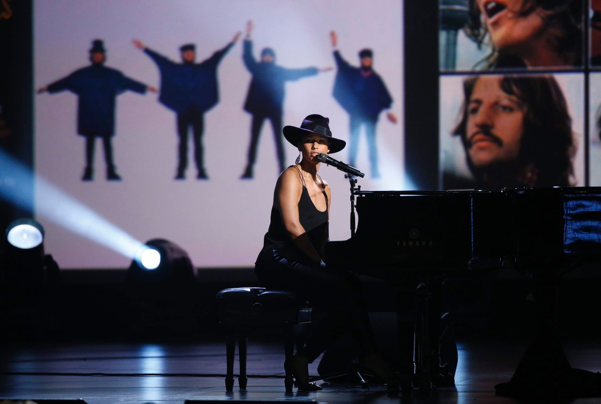 27.jan.2014 - A cantora Alicia Keys participa da gravação do especial "The Night That Changed America: A Grammy Salute To The Beatles", que comemora 50 anos da primeira aparição dos britânicos na TV norte-americana, no programa "The Ed Sullivan Show" - Mario Auzuoni/Reuters