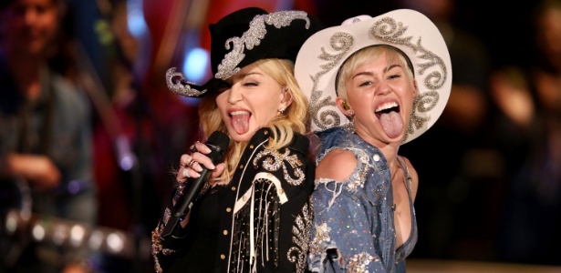 28.jan.2014 - Madonna se apresenta no acústico MTV de Miley Cyrus, em Hollywood, California - Getty Images