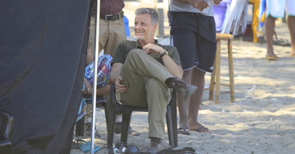 29.jan.2014 - Marcello Novaes gravou cenas de "Além do Horizonte" na praia do Recreio, zona oeste do Rio