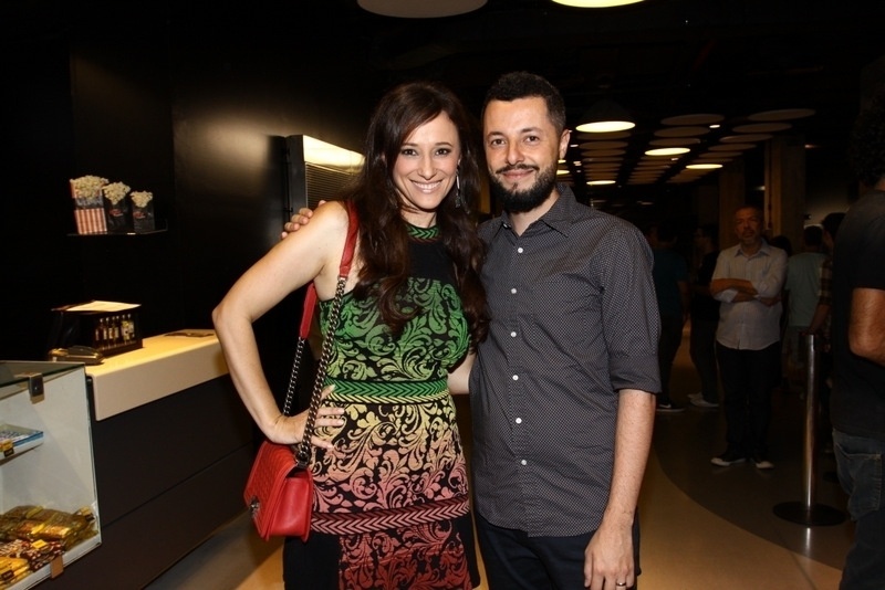 29.jan.2014 - Paula Braun e Marco Dutra, diretor do filme "Quando eu Era Vivo", na pré-estreia do longa no Rio