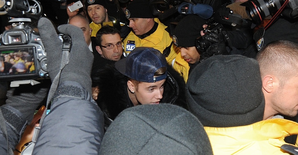 29.jan.2014 - Justin Bieber é detido no Canadá por agressão a motorista