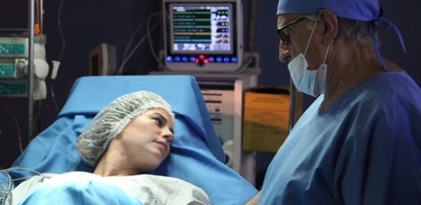 Em "Amor à Vida", prestes a dar à luz, Paloma entra em cirurgia