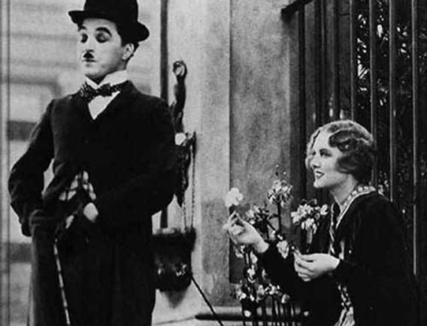 Chaplin em cena do filme "Luzes da Cidade" (1931) - Divulgação