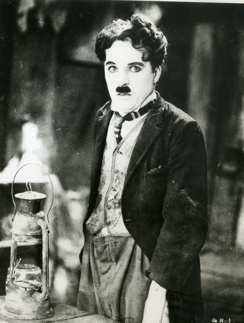 Chaplin posa para foto de divulgação de "Em Busca do Ouro" (1925) - Divulgação