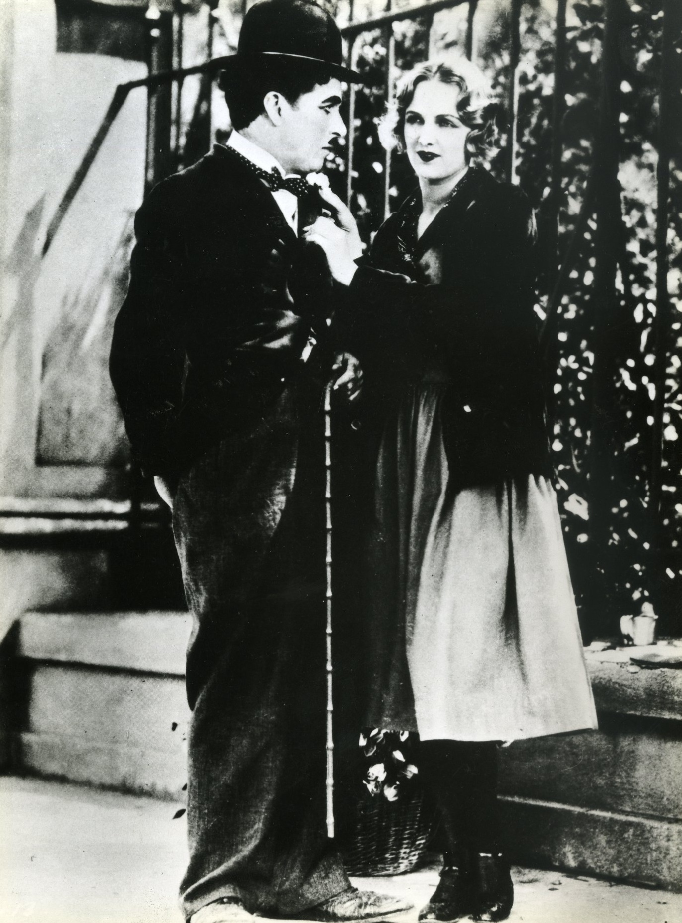 Mais uma cena de "Luzes da Cidade", filme de Charles Chaplin lançado em 1931 - Divulgação