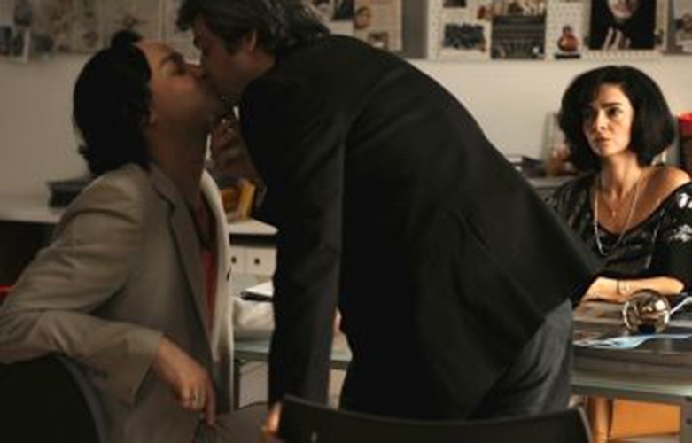 "Natalia" (2011): No seriado da TV Brasil, os namorados Glória (Mauricio Branco) e Jean-Louis Crepon (Rodrigo Candelot) se beijaram na boca