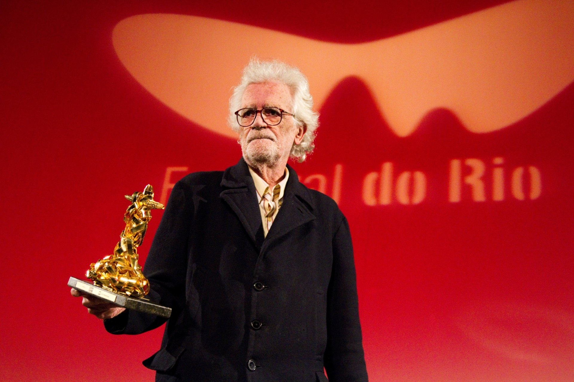 18.out.2011 - Eduardo Coutinho, vencedor na categoria Melhor Longa Metragem Documentario, com o filme "As Canções", no Festival do Rio, em 2011 - Paula Giolito/Folhapress,ILUSTRADA