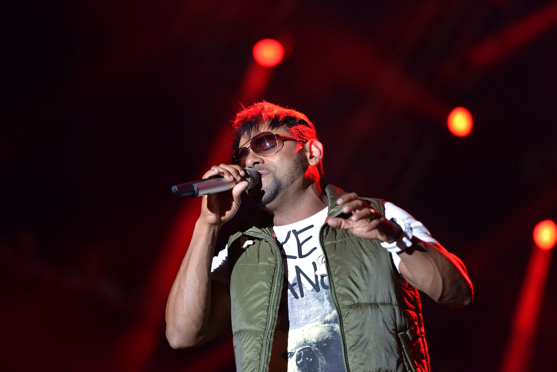 1.jan.2014 - O cantor Pablo se apresenta na última noite do Festival de Verão, em Salvador - Joao Alvarez / UOL