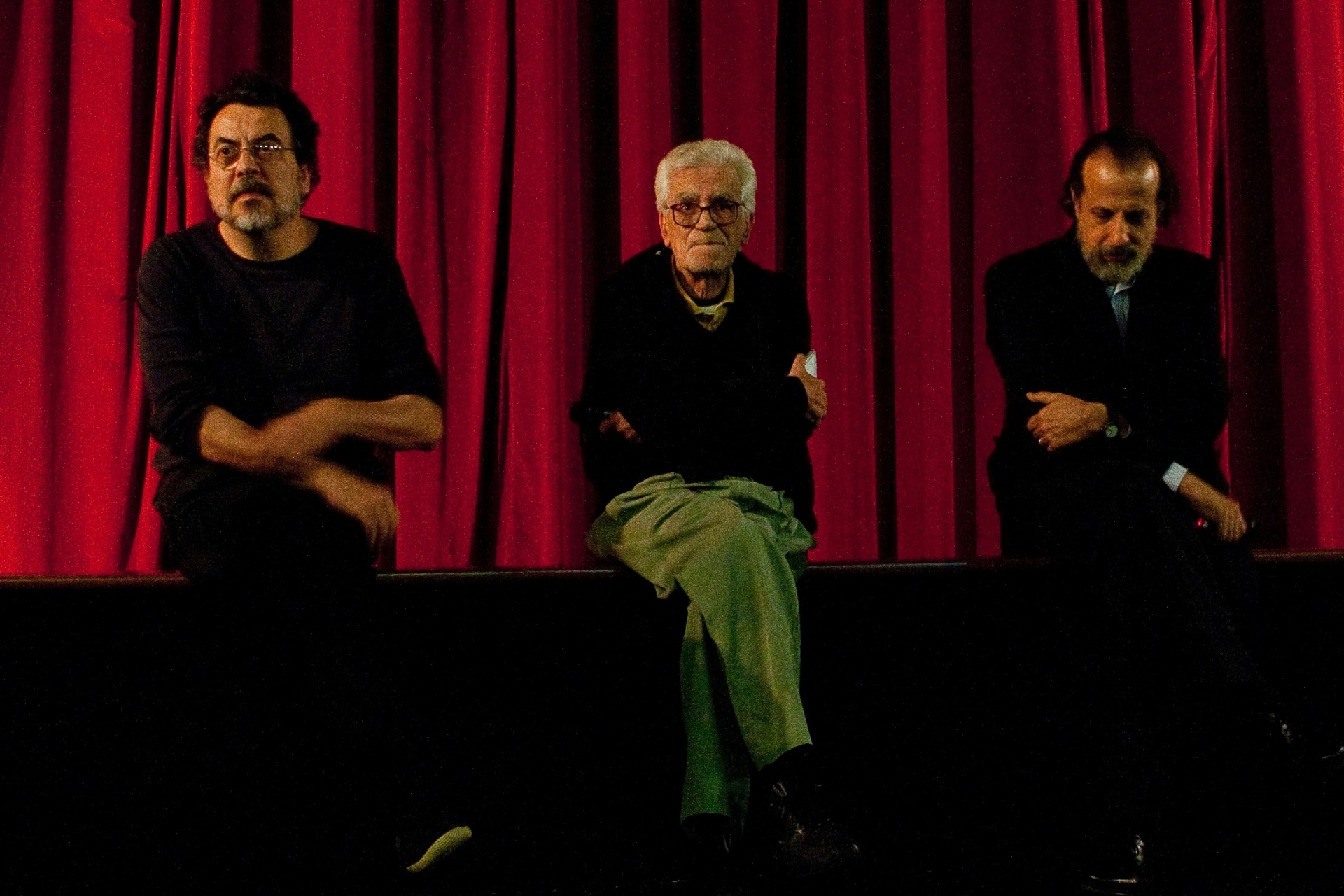 28.out.2010 - Debate com o documentarista Eduardo Coutinho, Jorge Furtado e Eduardo Escorel, depois da exibição de "Um Dia na Vida", de Coutinho, na Mostra de Cinema de São Paulo, em 2010 - Daniel Marenco/Folhapress