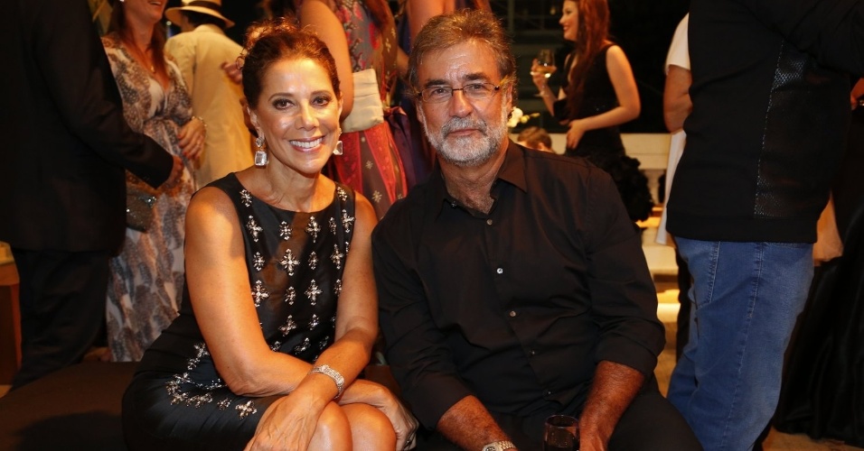 2.fev.2014 - Ângela Vieira e o marido, Miguel Paiva, na festa da novela "Em Família"